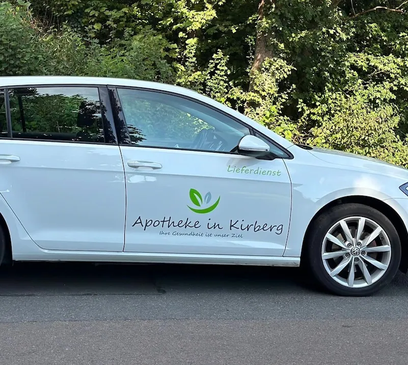 Lieferfahrzeug des Botendienstes der Apotheke in Kirberg